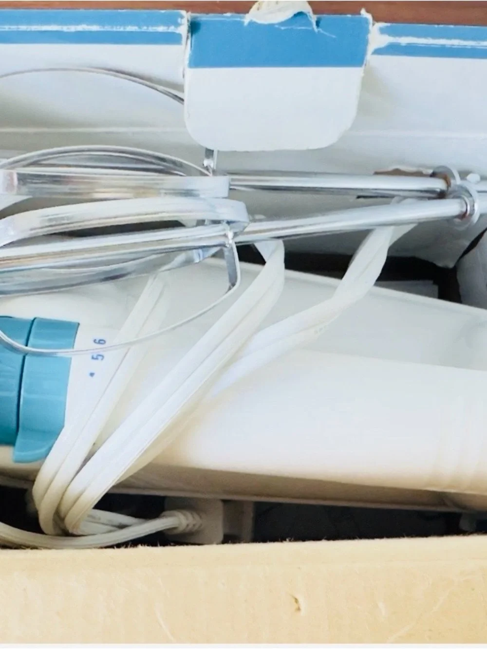 Black & Decker White and Blue 6-Speed Hand Mixer (Boxed)